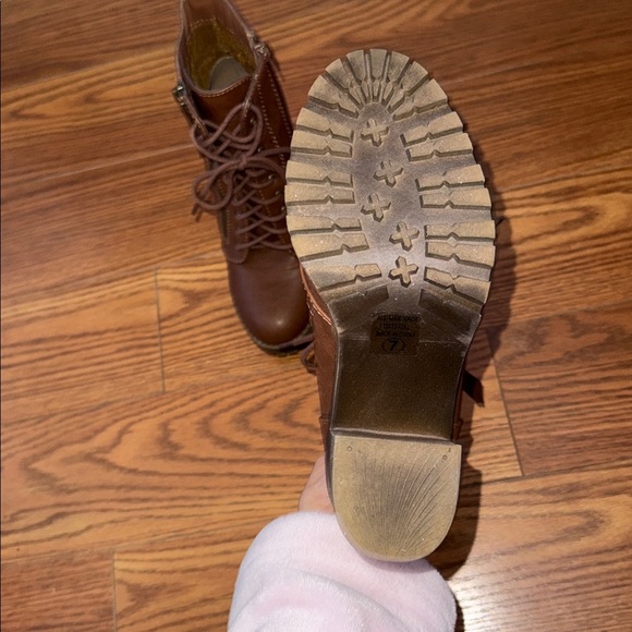 Rust Boots - Picture 2 of 4